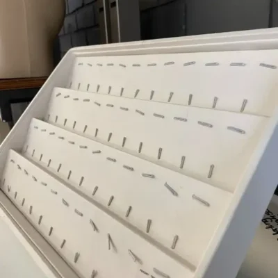 WHITE CHAIN TRAY DISPLAY -50% OFF